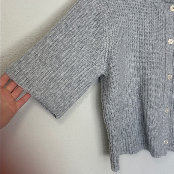 Aerie Unreal Short Sleeve Light Gray Button-Up Cardigan small - Picture 5 of 7